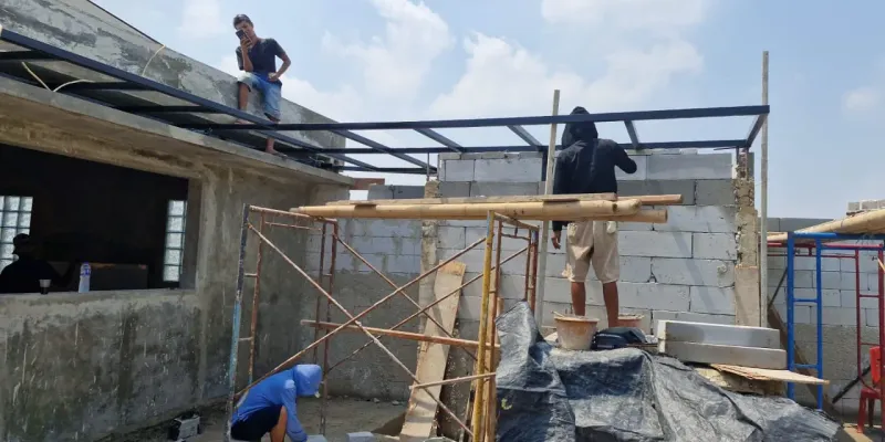 Pemasangan rangka kanopi